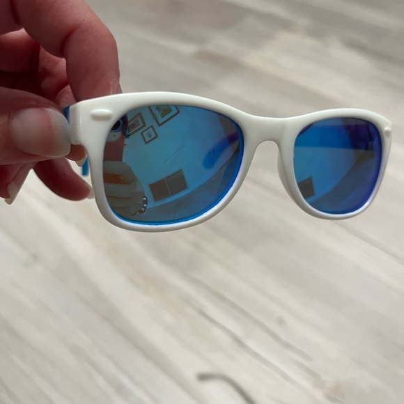 Ro-sham-bo Shades Red, White and Blue baby Sunglasses with Blue Lenses - Picture 10 of 12